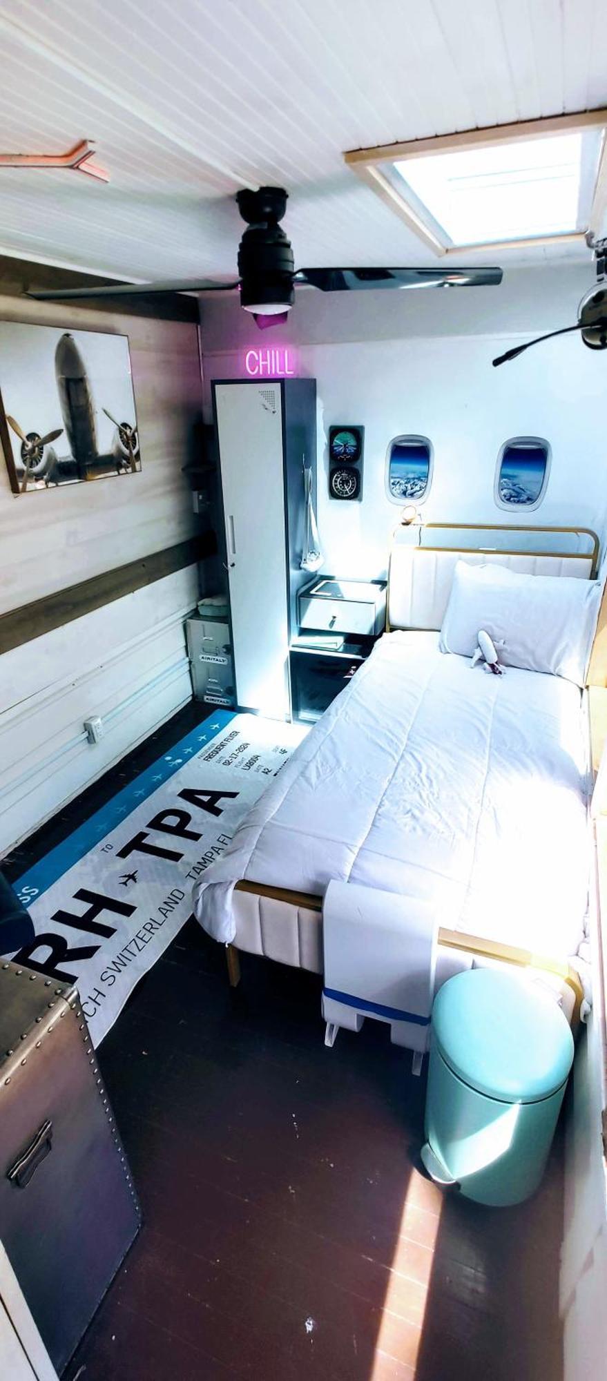World Solo Travel'S Welcomed At St Pete Home Sint-Petersburg Buitenkant foto